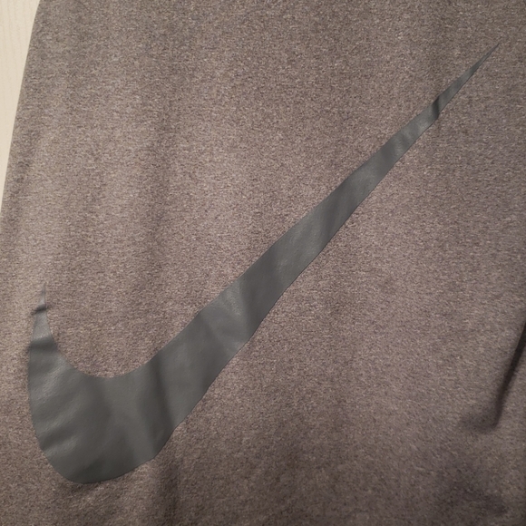 Nike Dri-fit workout top - Picture 2 of 4